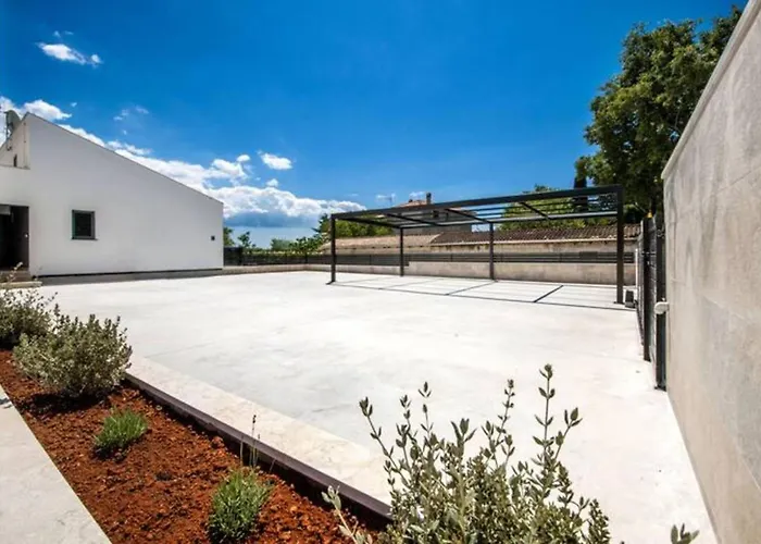 Villa With Private Pool Near *