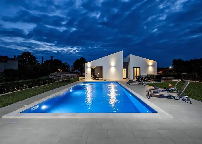 With Private Pool Near Βίλα *