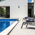 Villa With Private Pool Near *