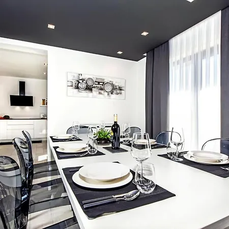 Villa With Private Pool Near *