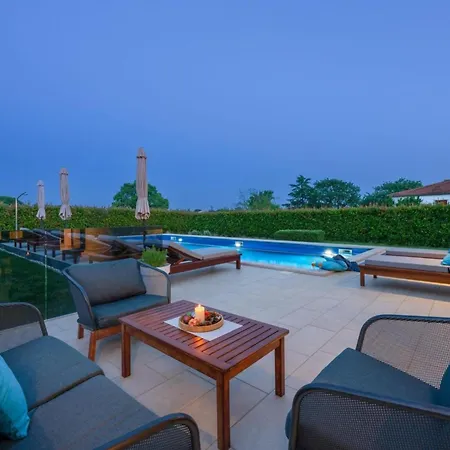 Villa With Private Pool Near *