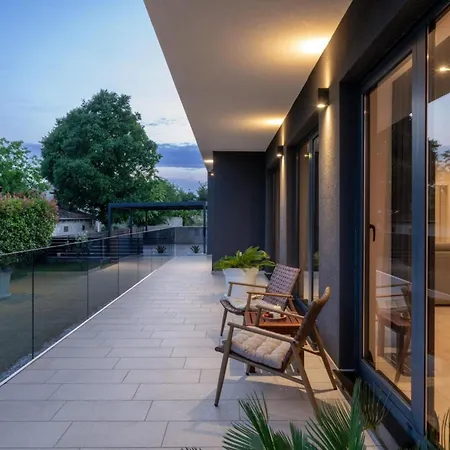 Villa With Private Pool Near *