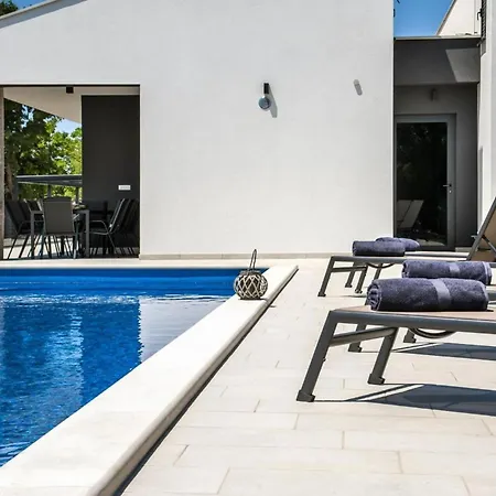 Villa With Private Pool Near *