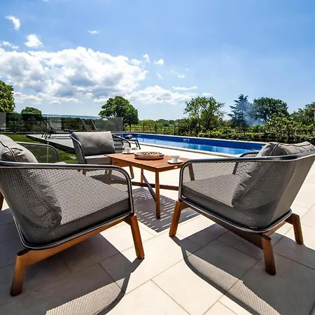 Villa With Private Pool Near *